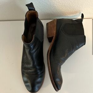 Frye genuine leather black ankle chelsea boots size 7.5